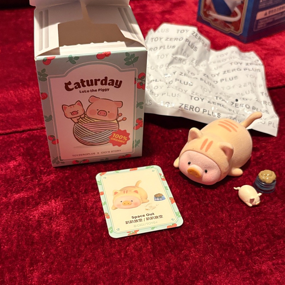 Caturday Lulu the Piggy Figurine “Space out “ new w/ box, card, bag mouse dish